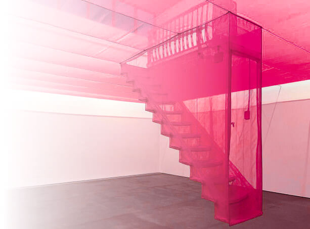 Staircase-V. Автор — художник корейского происхождения Ду Ху Са (Do Ho Suh) 