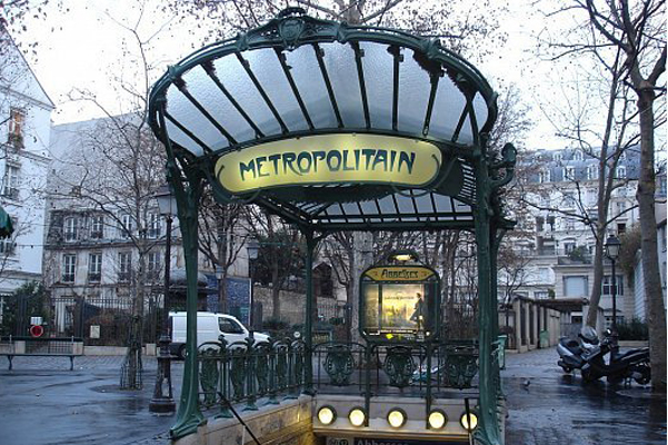 Гимар. Вход в Парижское метро.jpg