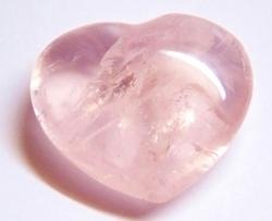 Розовый кварц огранка сердце-кабашон