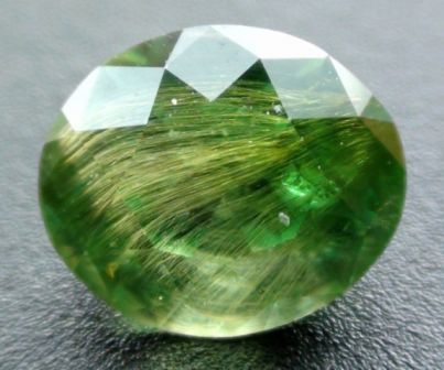 Демантоид - прозрачная разновидность андрадита зелёного цвета. Яляется драгоценным камнем (россыпи Нижне -Тагильского района Урал).
