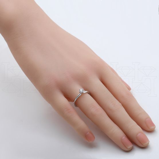 Фото - Кольцо из белого золота с бриллиантом из коллекции "Помолвка" R10124-15927 (514)