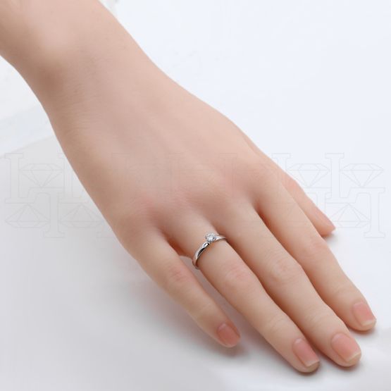 Фото - Кольцо из белого золота с бриллиантом из коллекции "Помолвка" R10163-15997 (515)