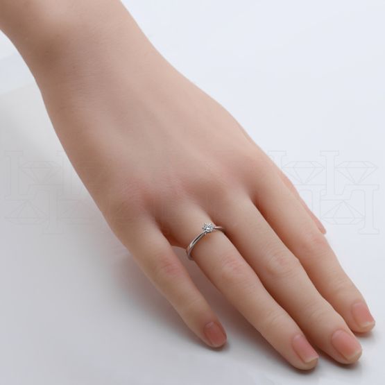 Фото - Кольцо из белого золота с бриллиантом из коллекции "Помолвка" R10140-15973 (514)