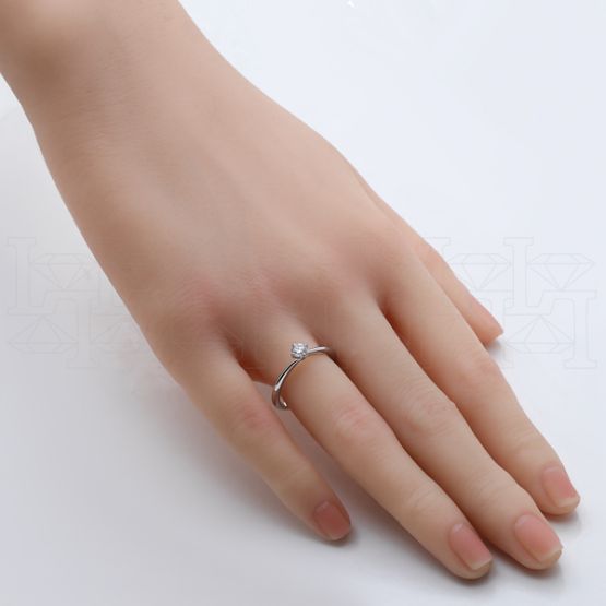 Фото - Кольцо из белого золота с бриллиантом из коллекции "Помолвка" R10181-16044 (514)