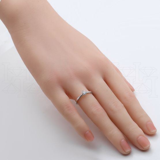 Фото - Кольцо из белого золота с бриллиантом из коллекции "Помолвка" R10141-15974 (514)