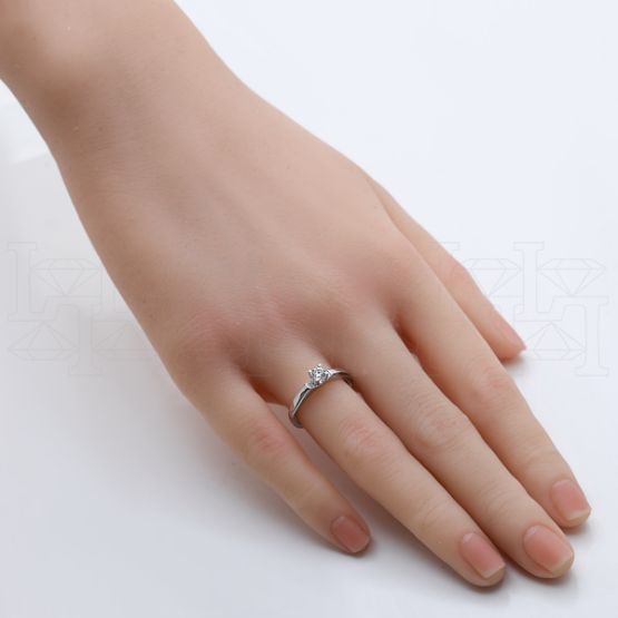 Фото - Кольцо из белого золота с бриллиантом из коллекции "Помолвка" R10165-15999 (514)