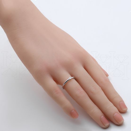 Фото - Кольцо из белого золота с бриллиантом из коллекции "Обручальные кольца с  одним бриллиантом" R7617-10443 (243)