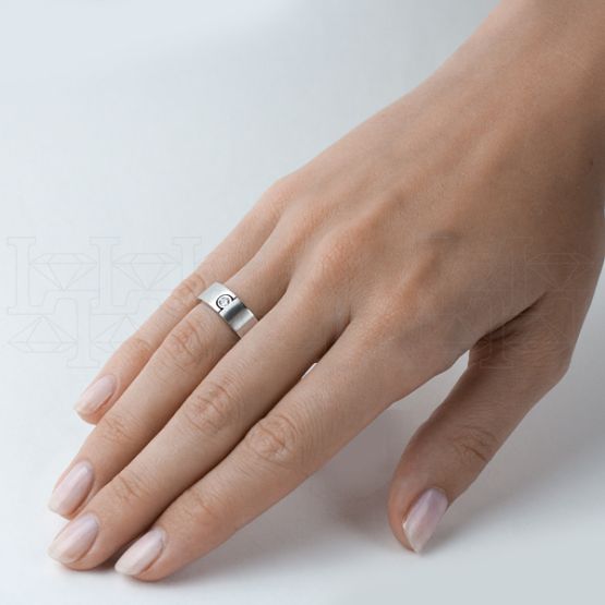Фото - Кольцо обручальное из белого золота с бриллиантом из коллекции "Обручальные кольца с  одним бриллиантом" VDR.A1392 (243)