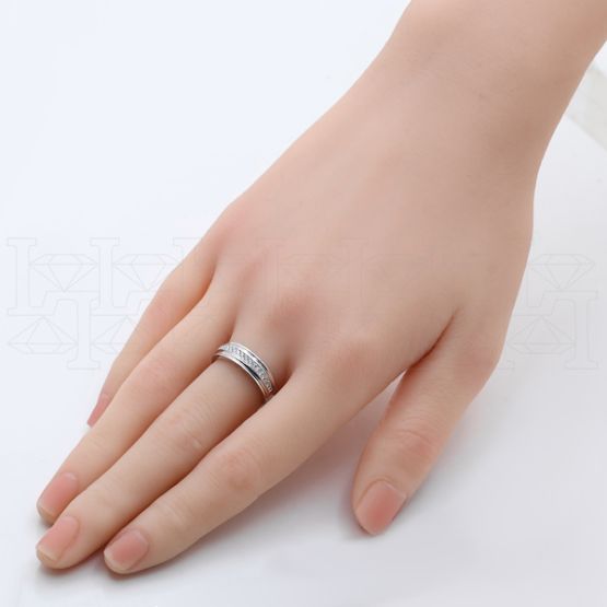 Фото - Кольцо обручальное из белого золота с бриллиантами из коллекции "Обручальные кольца с дорожкой" R2058-2291 (241)